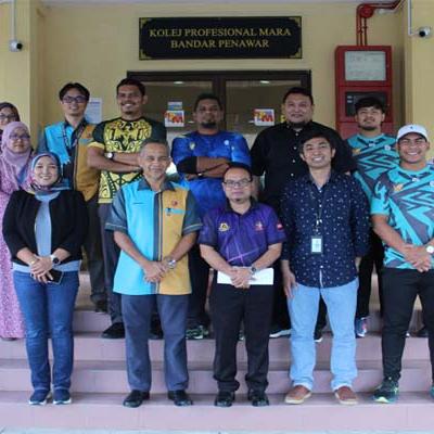 DELEGASI UNIVERSITI TEKNOLOGI PETRONAS KE KPM BANDAR PENAWAR