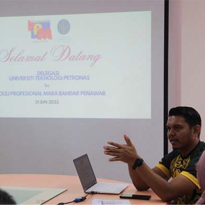 DELEGASI UNIVERSITI TEKNOLOGI PETRONAS KE KPM BANDAR PENAWAR