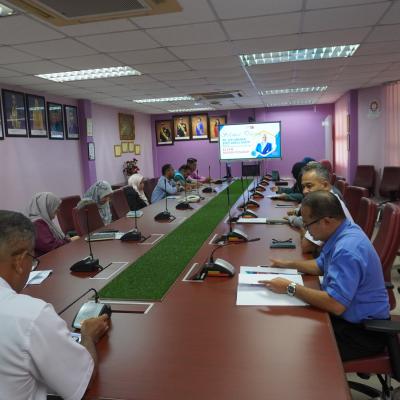 PERJUMPAAN PENGARAH BAHAGIAN PENGANJURAN PELAJARAN MARA DENGAN PELAJAR DCAT
